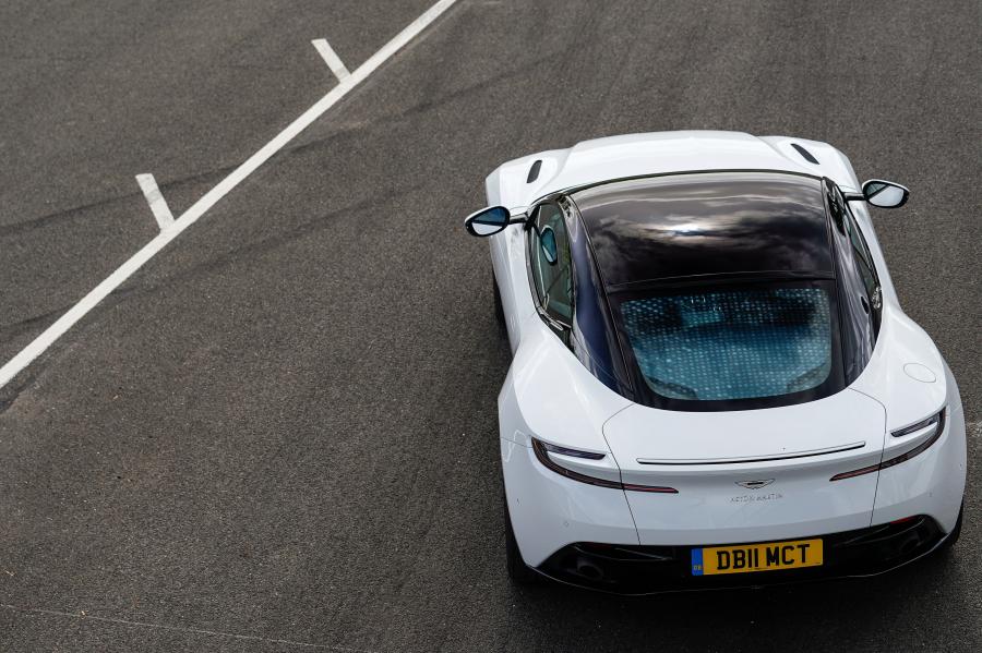  Aston Martin DB11 V8 2017 года  (UK) (фото 15 из 40)